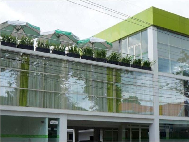 Ebizz Hotel Jember Bagian luar foto