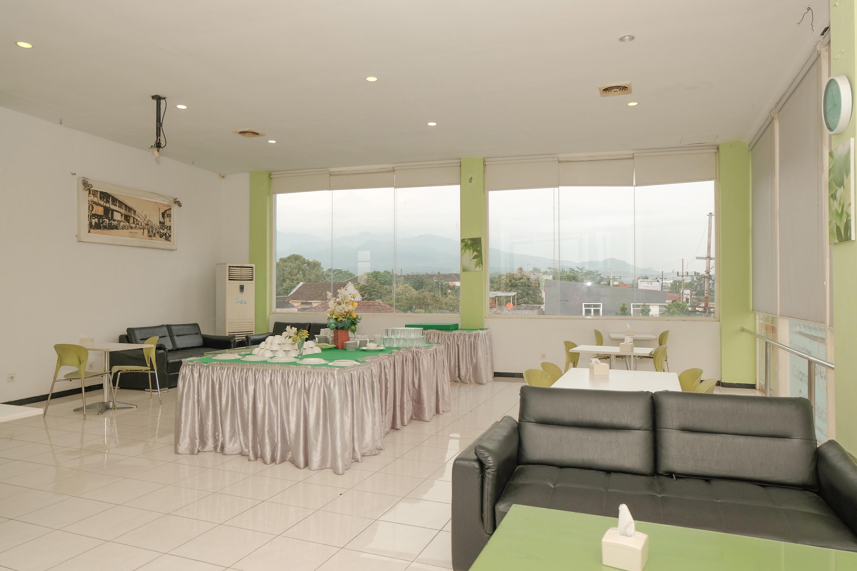 Ebizz Hotel Jember Bagian luar foto