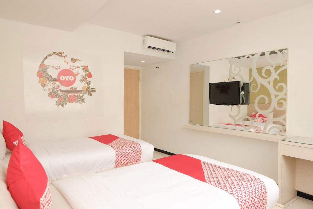 Ebizz Hotel Jember Bagian luar foto