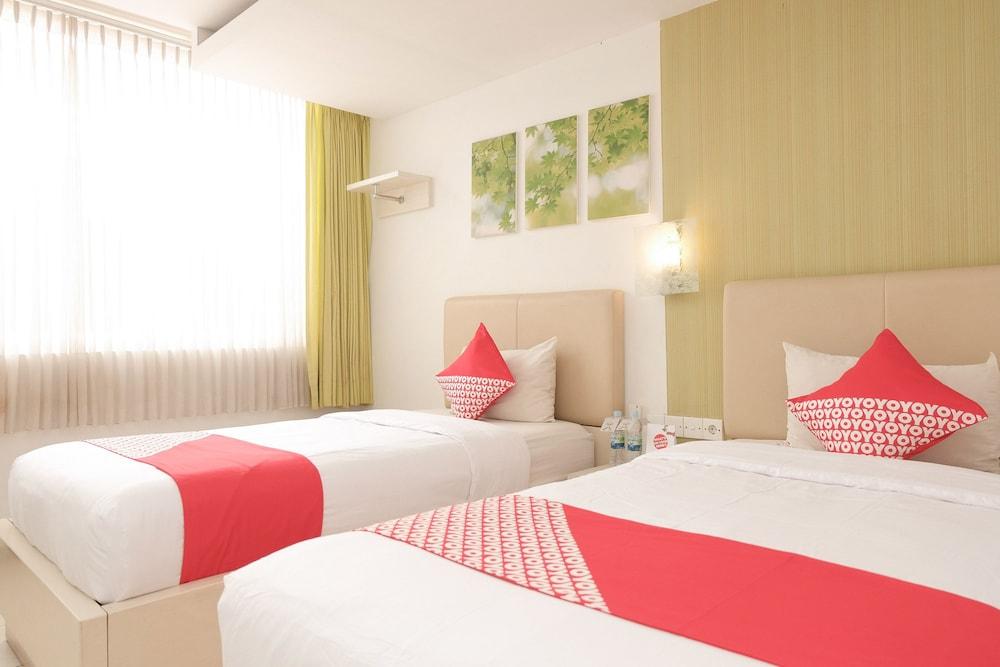 Ebizz Hotel Jember Bagian luar foto