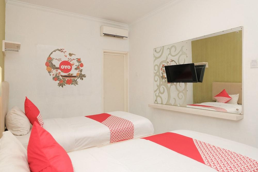 Ebizz Hotel Jember Bagian luar foto