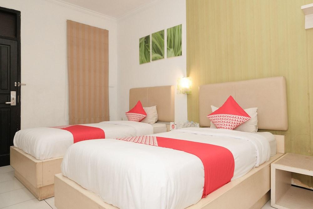 Ebizz Hotel Jember Bagian luar foto