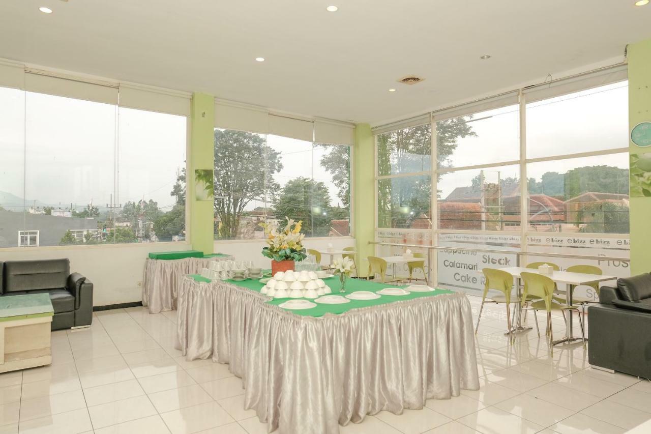 Ebizz Hotel Jember Bagian luar foto